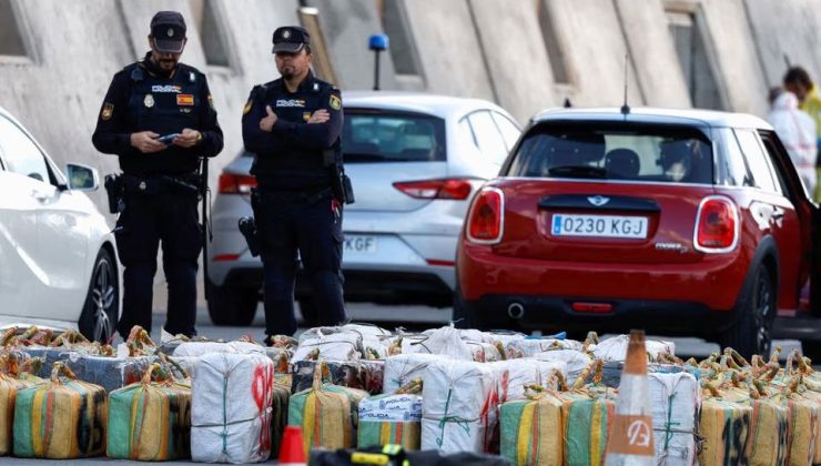 İspanya’da Polis bir hayvan taşıma gemisinden 105 milyon € değerinde kokain ele geçirdi