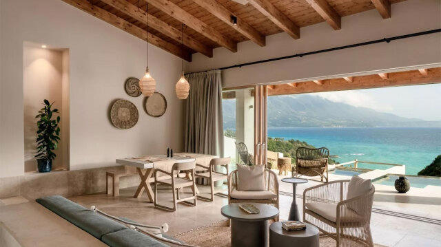 Kefalonya’daki Eliamos Hotel & Spa’nın deniz manzaralı villası