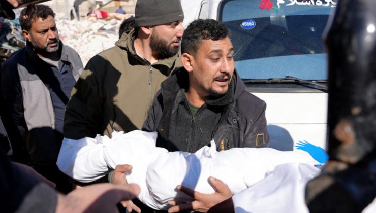 Türkiye’de deprem: Enkaz altında dünyaya gelen Suriyeli bebek, amcaları tarafından evlat edinildi