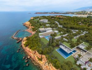 Forbes’in 2020 için en iyi konaklama yerlerinde bulunan Asteras Vouliagmenis ve 9 Yunan oteli daha
