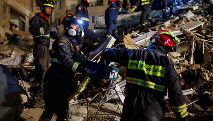 Türkiye’de deprem: EMAK Türkiye’nin manşetlerinde – Yunan kurtarma ekiplerinin varlığının yarattığı etki