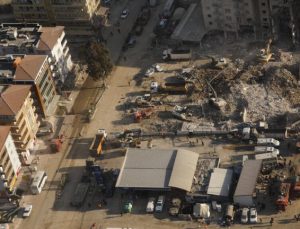 Türkiye Depremleri: Avukatlar yaklaşan davalar için kanıt topluyor