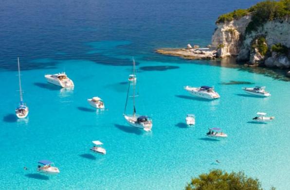 Vogue’a göre 2023 için en iyi Yunan plajları