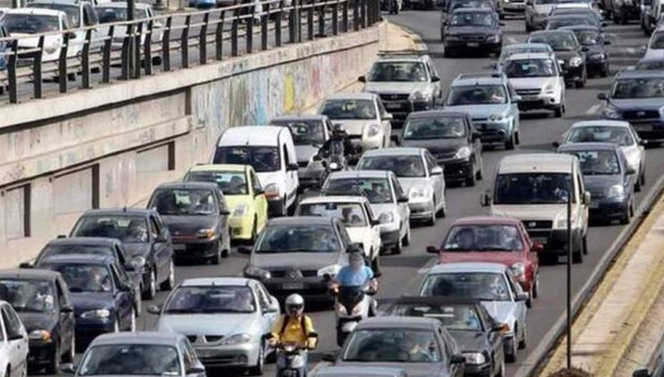 Paskalya tatil göçü zirve yapıyor – 300.000’den fazla araç Atina’dan ayrıldı