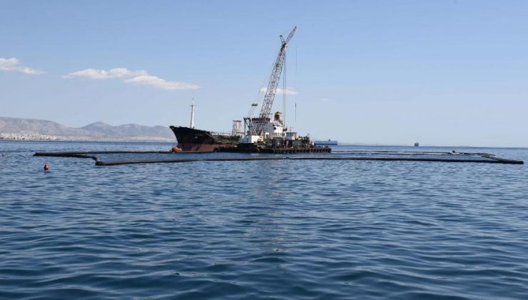 Selanik’te Petrol tankının taşmasından kaynaklanan deniz kirliliği