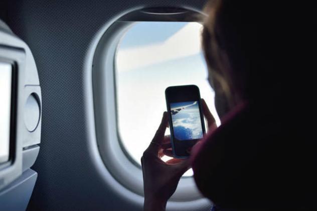Uçakta cep telefonunuzu neden kapatmalısınız? Eğer yapmazsanız ne olur?