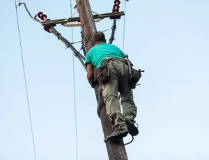 Attika’nın 13 bölgesinde elektrik kesintisi