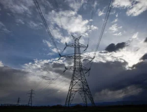 DEDDIE: Attika’nın 8 bölgesinde elektrik kesintisi