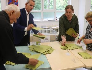 Türkiye genelinde oy verme işlemi sona erdi: Oylar sayılıyor