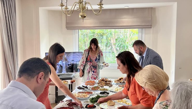 T.C. Atina Büyükelçiliğin’de Dünya kahvaltı günü Türk kahvaltılarıyla kutlandı