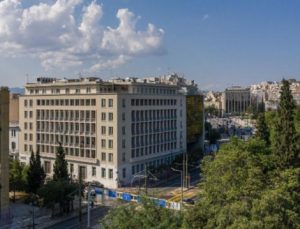 Syntagma Meydanı’nın en sembolik binası bir kiracı arıyor