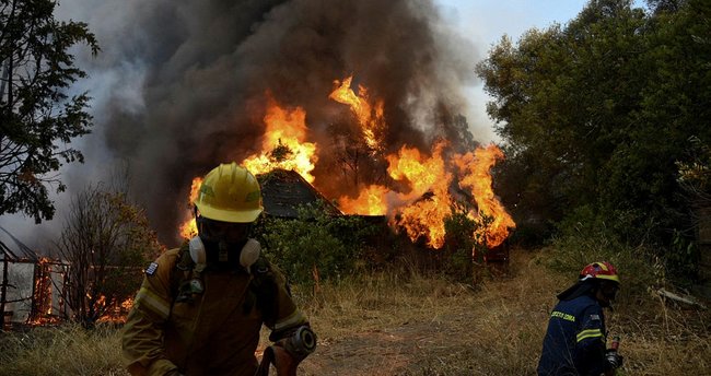 Alevler Alexandroupolis’te Hız Kesmiyor: 112’den Tahliye İçin Mesajlar – Egnatia Yolu Yeniden Kapatıldı