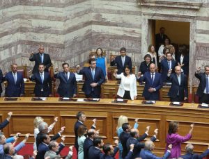 Yemin Töreni Gerçekleşti: 8 Parti ve 100 Yeni Vekil Parlamentoya Girdi