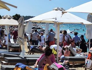Yunanistan’da “Plaj Havlusu Hareketi” Ülke Genelinde Yayılıyor