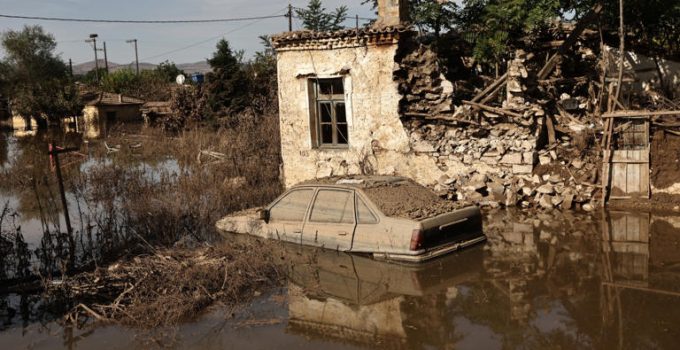 Yunanistan’da Sel İle Mücadele Devam Ediyor