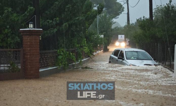 Şiddetli Yağışlar Sonucu Skiathos Adası Acil Durum İlanı İstiyor