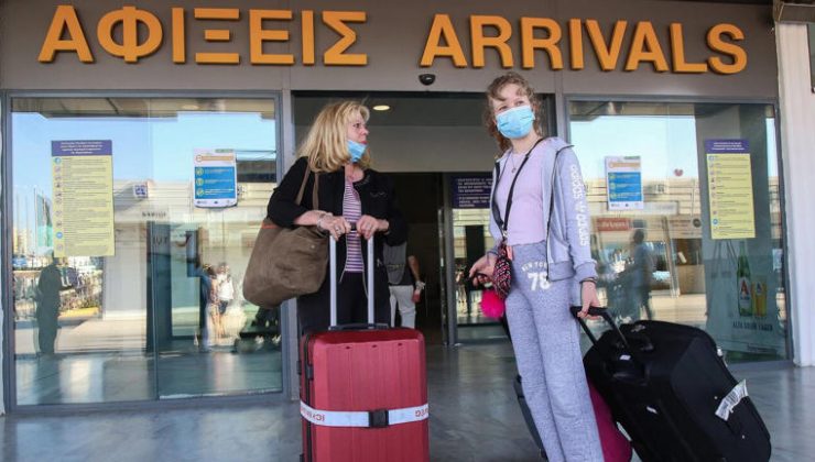 Alköllü Turistler İraklio Havalimanında Kargaşa Yarattı
