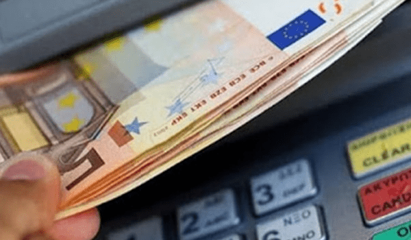 Yunanistan’da Bankaların ATM Komisyonlarına Önemli Düşüşler Geliyor