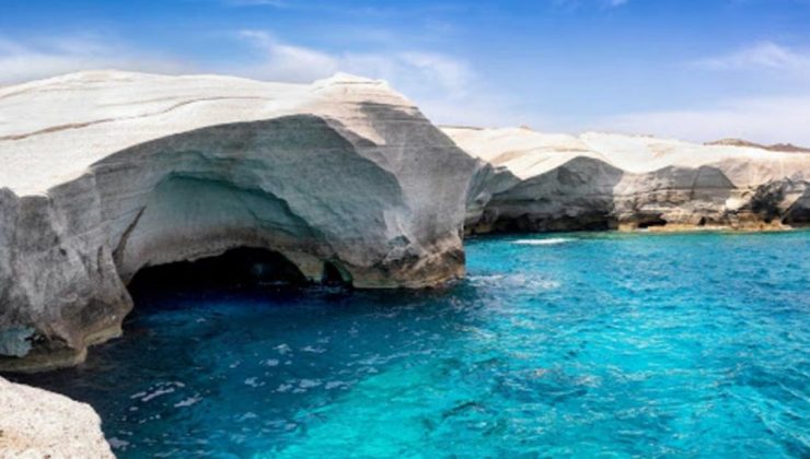 Yunan Adasındaki Sarakiniko Dünya’nın En İyi Plajı