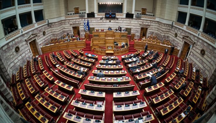 Yunanistan Meclisi Zarar Gören Arıcılara 1.200 Kovan Sağlayacak