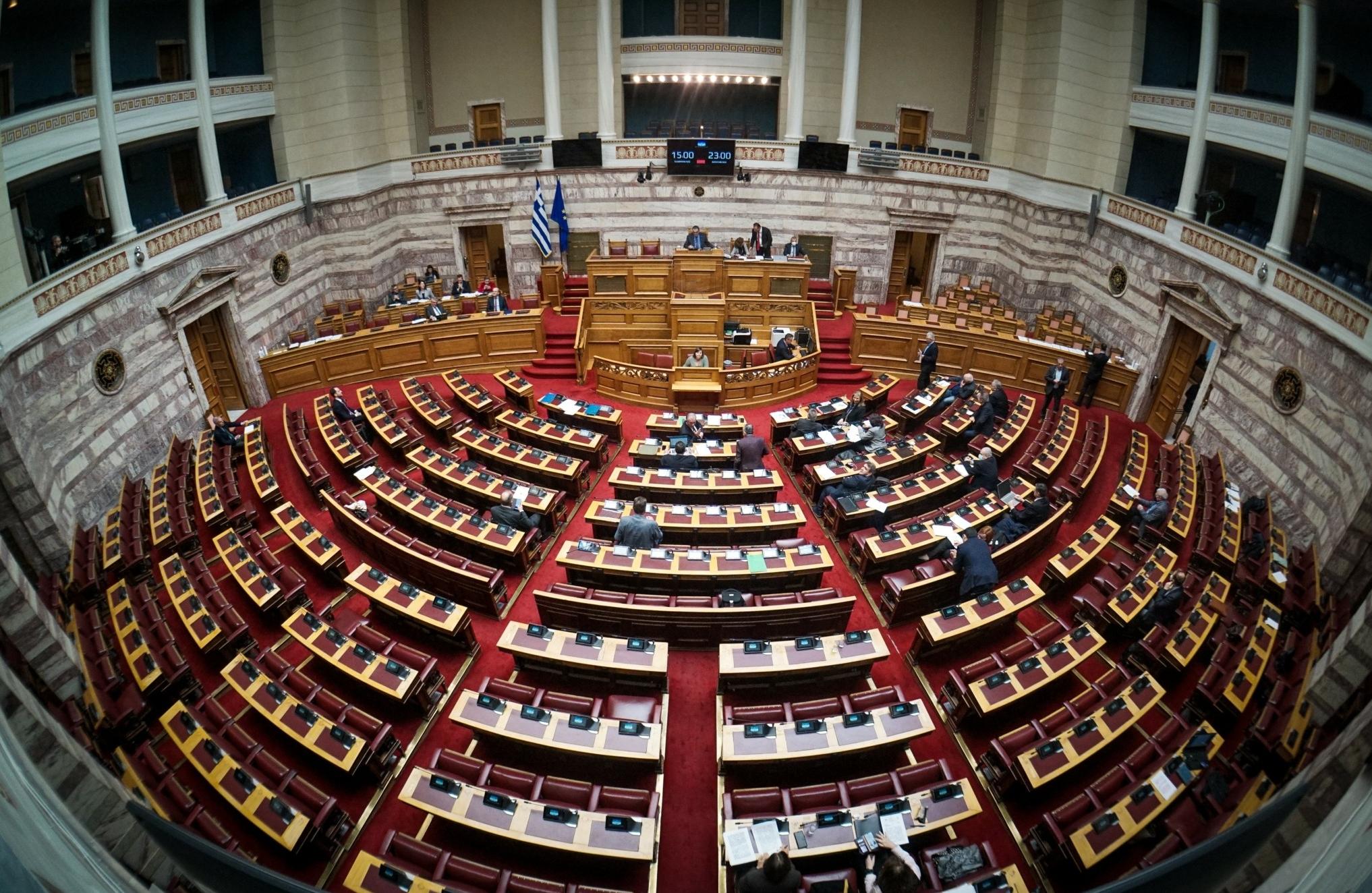 Yunanistan Meclisi Zarar Gören Arıcılara 1.200 Kovan Sağlayacak