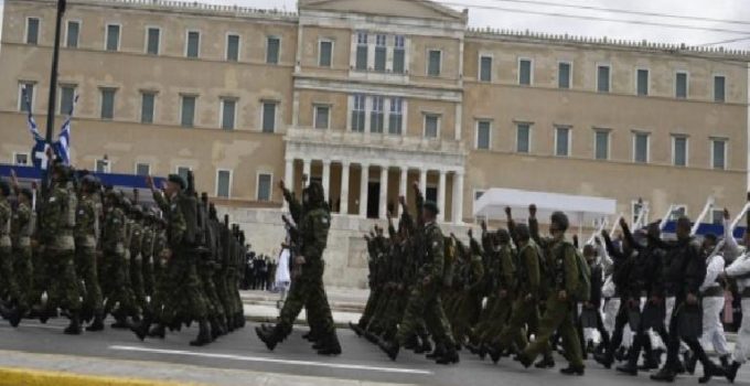 25 Mart: Atina’da Askeri Geçit Töreni (Fotogaleri)