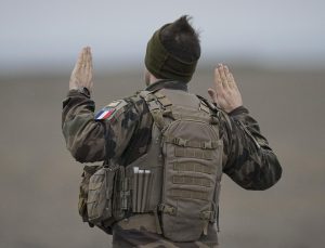 Fransız basınından itiraf: ‘Ukrayna’da Rus ordusuyla baş edemeyiz’