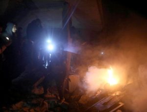 İsrail’in Gazze Şeridi’ne hücumları sürüyor: Bir gece en az 80 Filistinli hayatını kaybetti