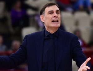 Olimpiakos: Bartzokas, Ivkovic’i Yunanistan Basket Ligi normal sezon galibiyetleri listesinin zirvesinde yakaladı