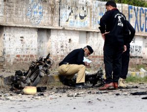 Pakistan’da karakola intihar bombalı taarruz: 7 kişi öldü
