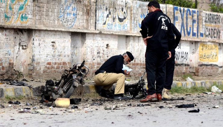 Pakistan’da karakola intihar bombalı taarruz: 7 kişi öldü