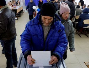 Rusya’da başkanlık seçimi: Ukrayna oy merkezini bombaladı, seçmenler sandıklara molotof attı