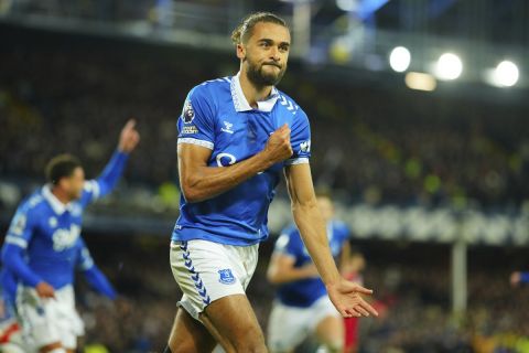 Everton – Liverpool 2-0: Tatlılar kırmızıları ezip şampiyonluk mücadelesinden eleyerek şok etti.