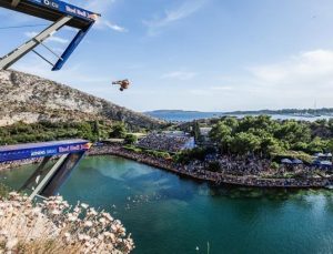 Atina’da Red Bull Cliff Diving rüzgarı!