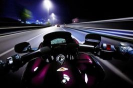 Atina: Motosikletçi 12 kırmızı ışığı ihlal etti