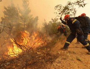Yunanistan’da Orman Yangını Büyüyor