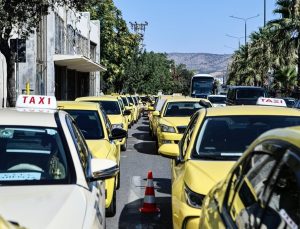 Atina’da Taksiciler 24 Saatlik Grev Gerçekleştiriyor