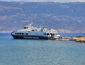 Yunanistan Kayalık Adası Limanına Birinci Yolcu Gemisi Bağlandı