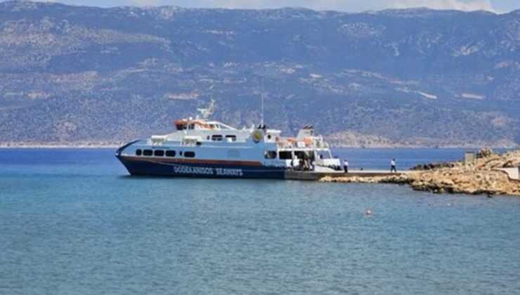 Yunanistan Kayalık Adası Limanına Birinci Yolcu Gemisi Bağlandı