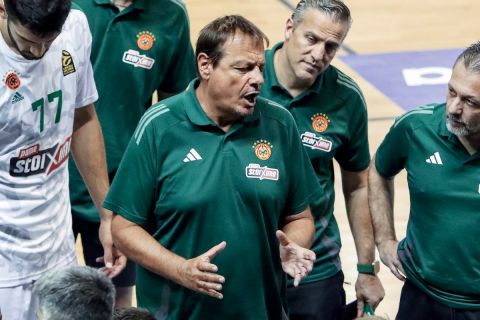 Ergin Ataman Kıbrıs’taki Siyasi Pankarta Tepki Gösterdi