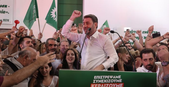 PASOK Parti Seçimlerini Androulakis Kazandı