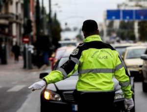 Alimos’ta kaza: Üç aracın çarpışması – Poseidonos Caddesi’nde trafik karmaşası