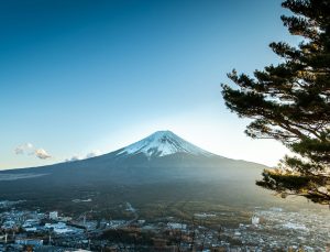 Japonya: Fuji Dağı’nın zirvesinde yeniden kar yağdı – 130 yıl sonra ilk kez “beyaz” değil.