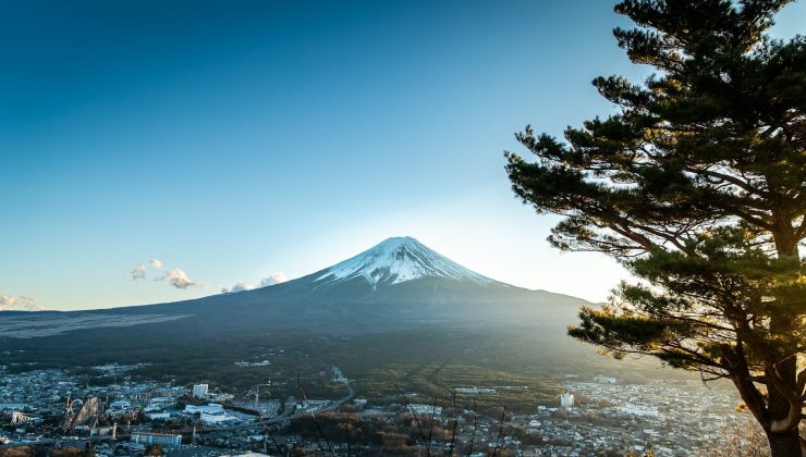 Japonya: Fuji Dağı’nın zirvesinde yeniden kar yağdı – 130 yıl sonra ilk kez “beyaz” değil.