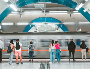 Metro: Atina’daki Yeni Genişlemeler ve Hangi Bölgelerin Faydalanacak