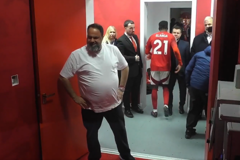 Marinakis: City Ground’un soyunma odasında, Nottingham’ın güçlü adamı, Liverpool ile 1-1 berabere kaldıktan sonra Forest oyuncularını tebrik etti