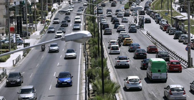 Poseidon Caddesi’nde Trafik Kazası – Sağ şerit kapatıldı