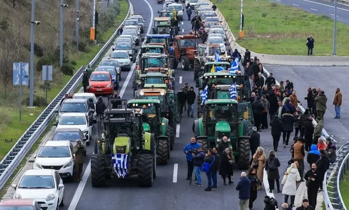 Dedeağaç: Güçlendirilmiş tarım barikatları ve kamyonların sınır kapılarında ani engelleri