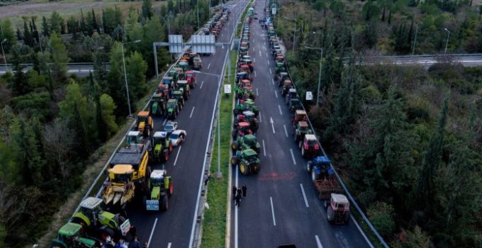 Yunanistan Çiftçi Blokajları: Yeni engeller ve yılbaşı öncesi tırmanış
