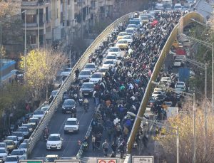 İran: Güvenlik güçleriyle göstericiler arasında güneybatıdaki çatışmalar – Enflasyon